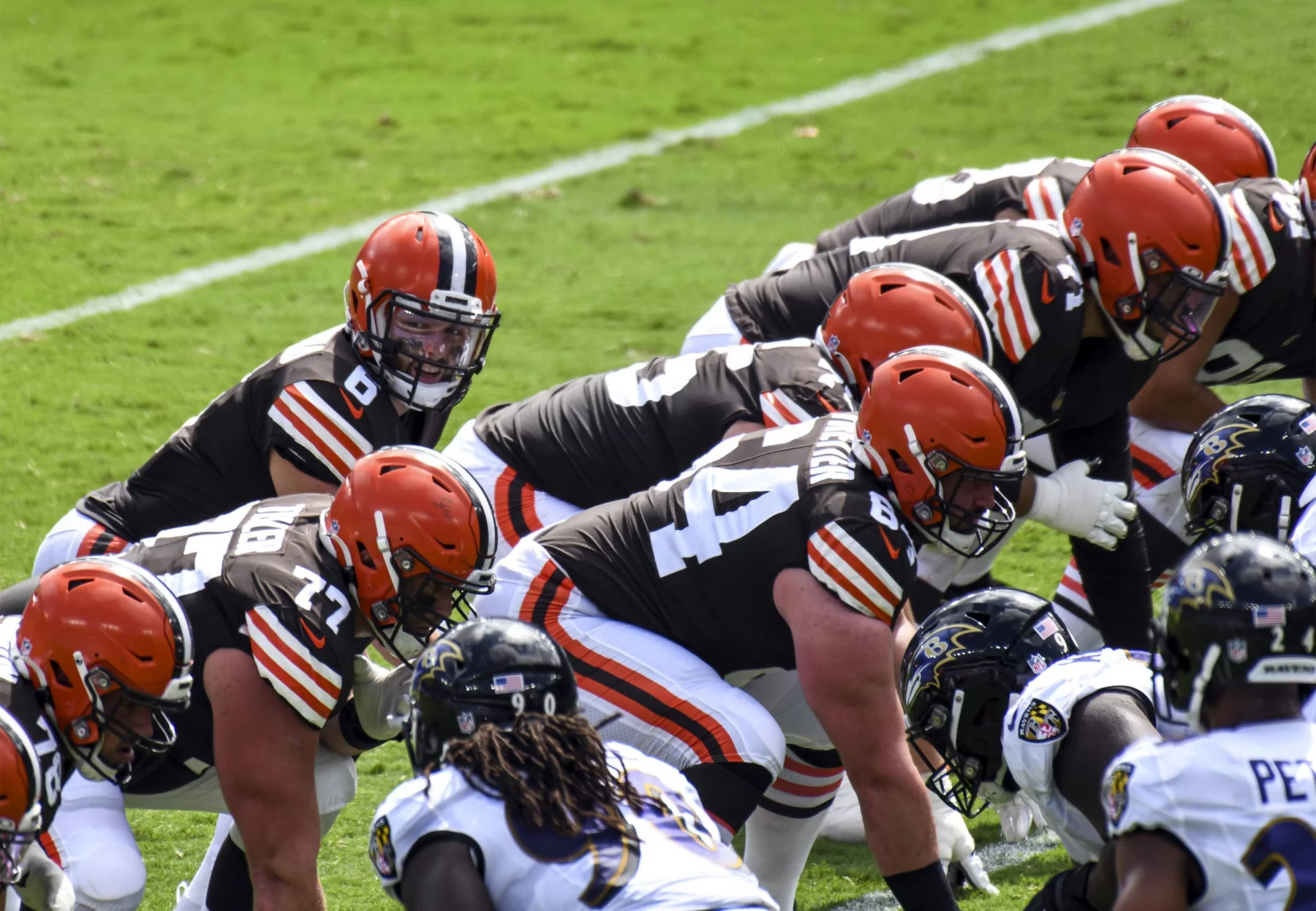 BALTIMORE, MD - SEPTEMBER 13: Cleveland Browns quarterback Baker Mayfield (6) prepares to take the snap from center JC T