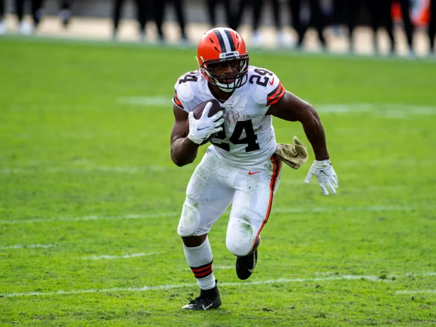 November 29, 2020, Jacksonville, Florida, USA: Cleveland Browns running back NICK CHUBB (24) races to the edge in the fo