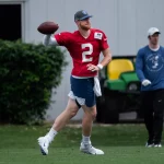 INDIANAPOLIS, IN - MAY 27: Indianapolis Colts quarterback Carson Wentz (2) runs through a drill during the Indianapolis