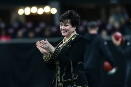ATLANTA, GA - NOVEMBER 28: New Orleans Saints Owner Gayle Benson during warmups before the NFL, American Football Herren