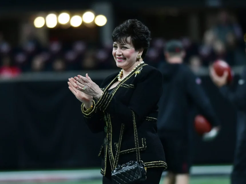 ATLANTA, GA - NOVEMBER 28: New Orleans Saints Owner Gayle Benson during warmups before the NFL, American Football Herren