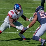 CHICAGO, IL - SEPTEMBER 20: New York Giants tight end Evan Engram (88) battles with Chicago Bears outside linebacker Kha