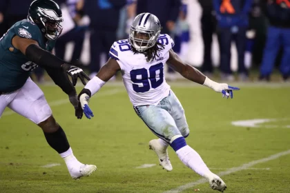 PHILADELPHIA, PA - NOVEMBER 01: Dallas Cowboys Defensive End DeMarcus Lawrence (90) rushes against Philadelphia Eagles O