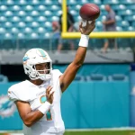 MIAMI GARDENS, FL - SEPTEMBER 19: Miami Dolphins quarterback Tua Tagovailoa (1) before the NFL, American Football Herren