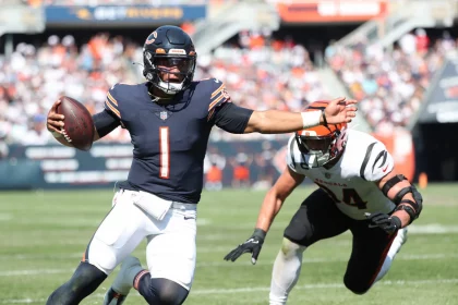 September 19, 2021: Chicago Bears quarterback Justin Fields (1) runs with the ball in the third quarter against the Cinc