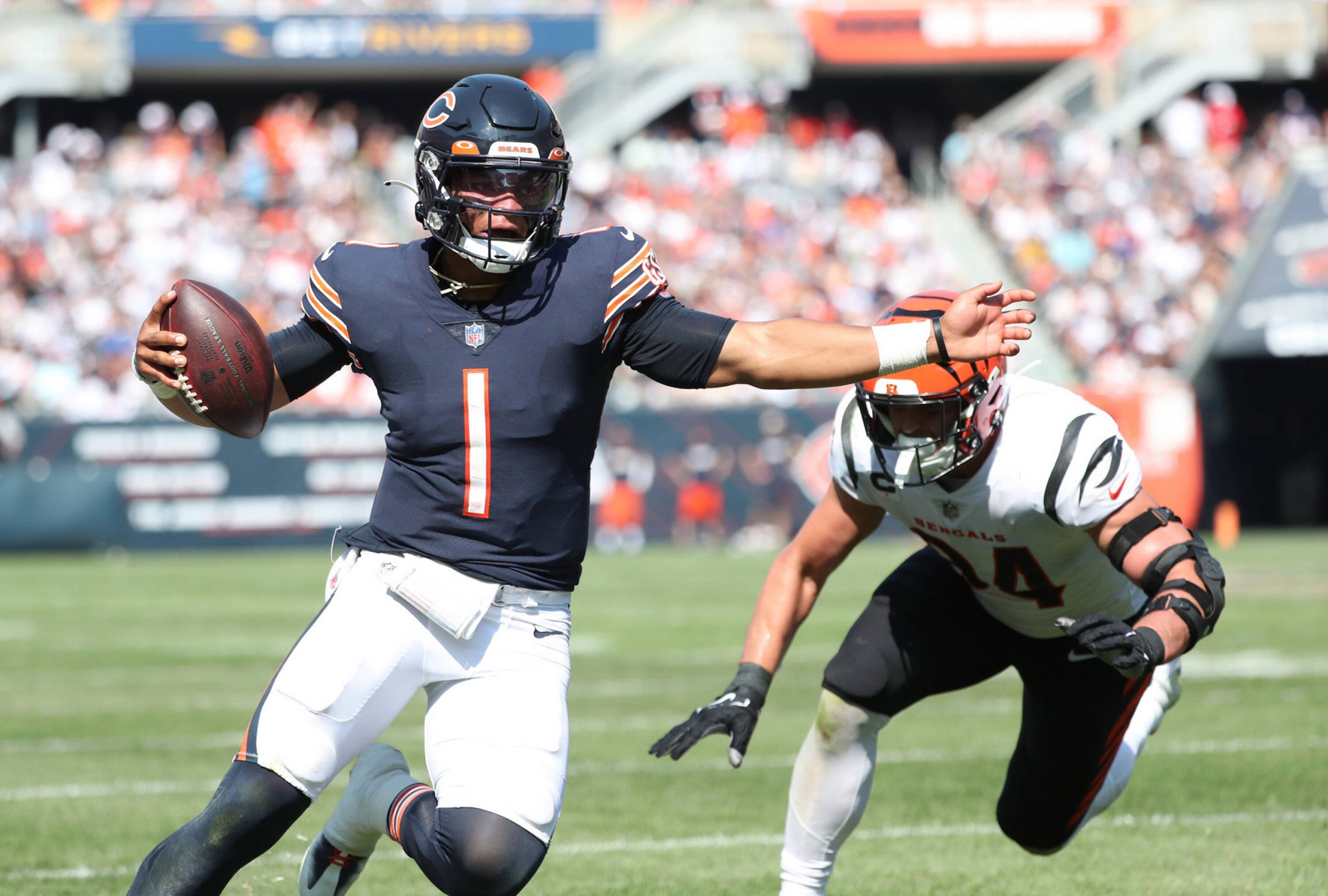September 19, 2021: Chicago Bears quarterback Justin Fields (1) runs with the ball in the third quarter against the Cinc