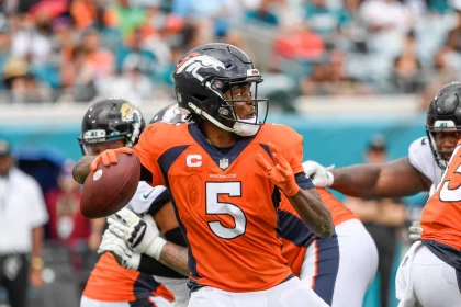 September 19, 2021 - Jacksonville, FL, U.S: Denver Broncos quarterback Teddy Bridgewater (5) during 2nd half NFL, Americ