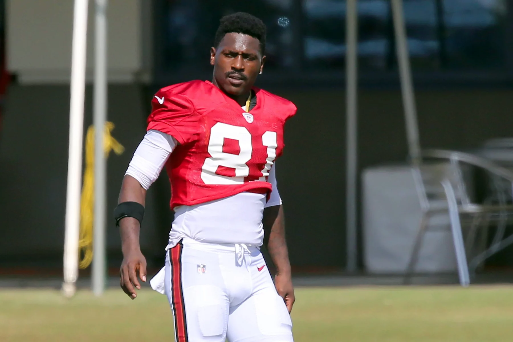 TAMPA, FL - NOV 05: Newly signed wide receiver Antonio Brown (81) of the Bucs during the Tampa Bay Buccaneers warm up pe