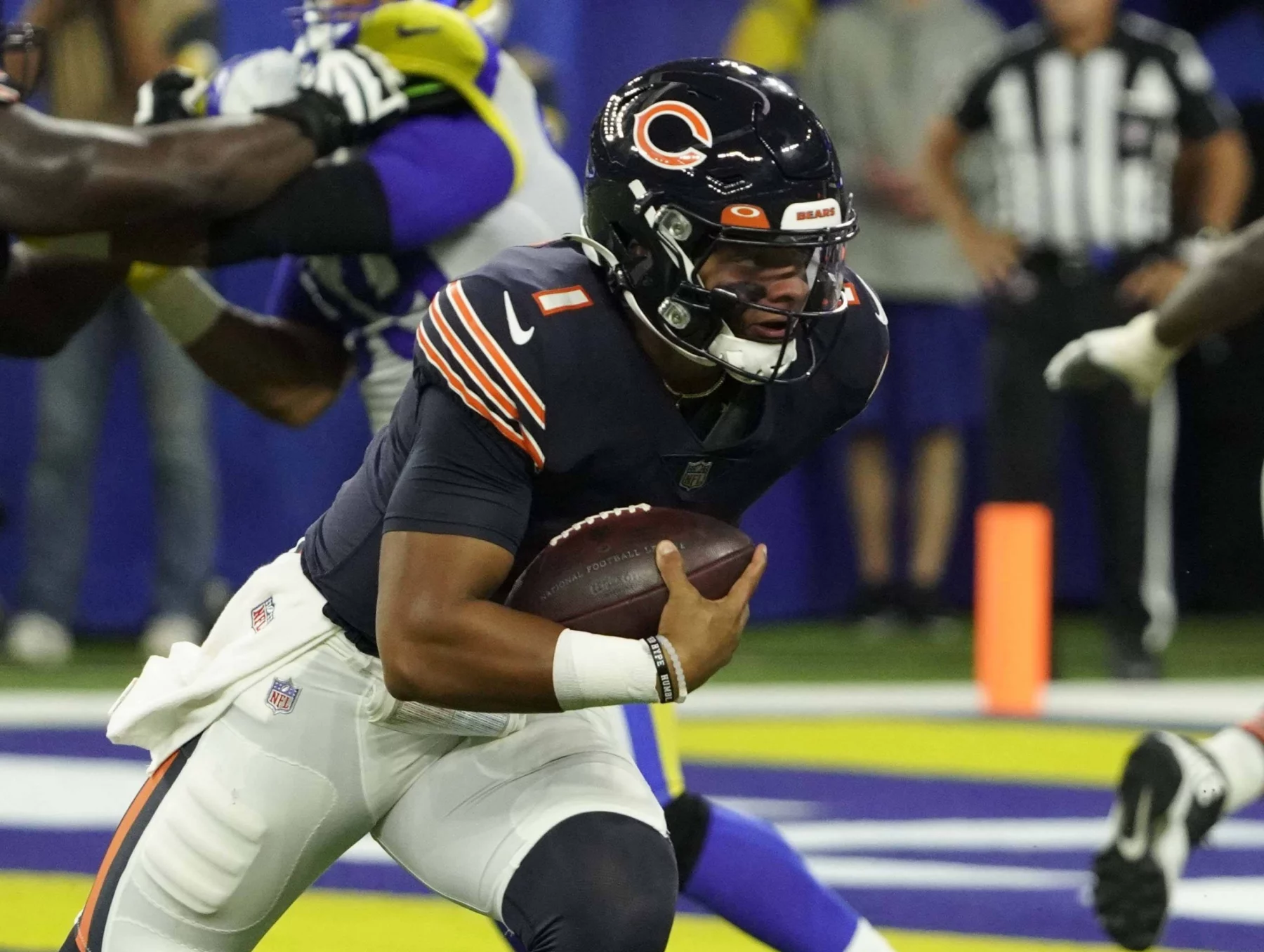 INGLEWOOD, CA - SEPTEMBER 12: Justin Fields 1 of the Bears during an NFL, American Football Herren, USA game between the