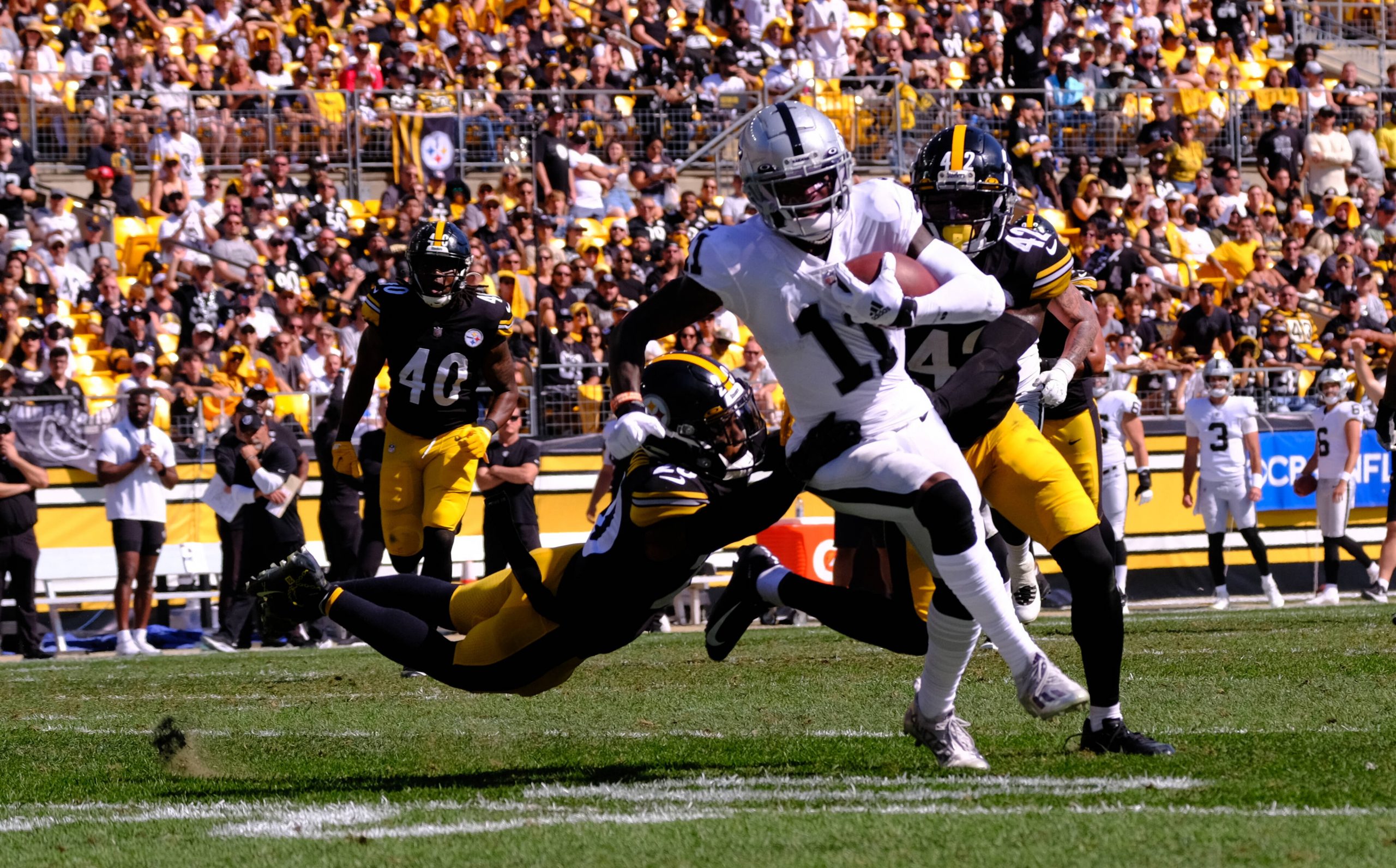 September 19th, 2021: Henry Ruggs III 11 during the Pittsburgh Steelers vs Las Vegas Raiders game at Heinz Field in Pittsburgh, PA. /CSM Pittsburgh USA - ZUMAcp5_ 20210919_zaf_cp5_046 Copyright: xJasonxPohuskix