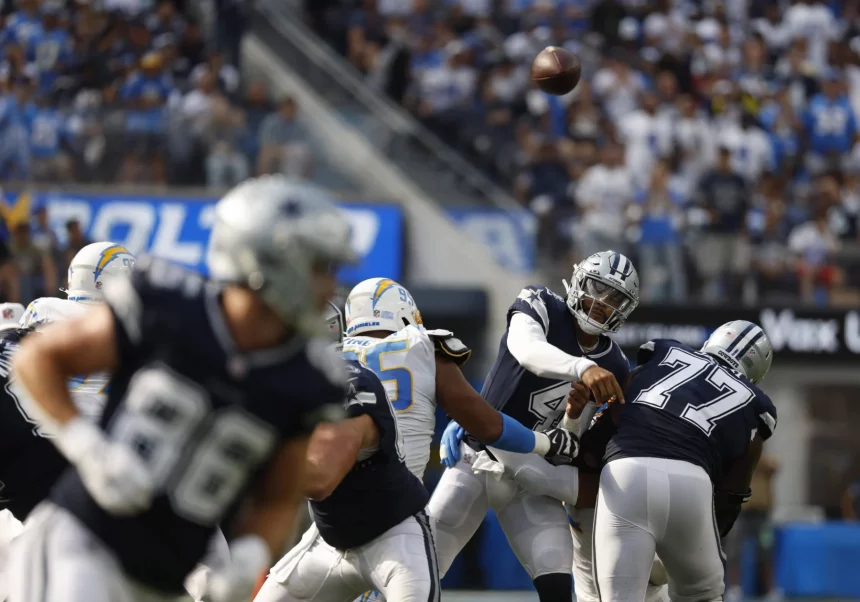 September 19, 2021 Dallas Cowboys quarterback Dak Prescott (4) throws a pass during the NFL, American Football Herren, U