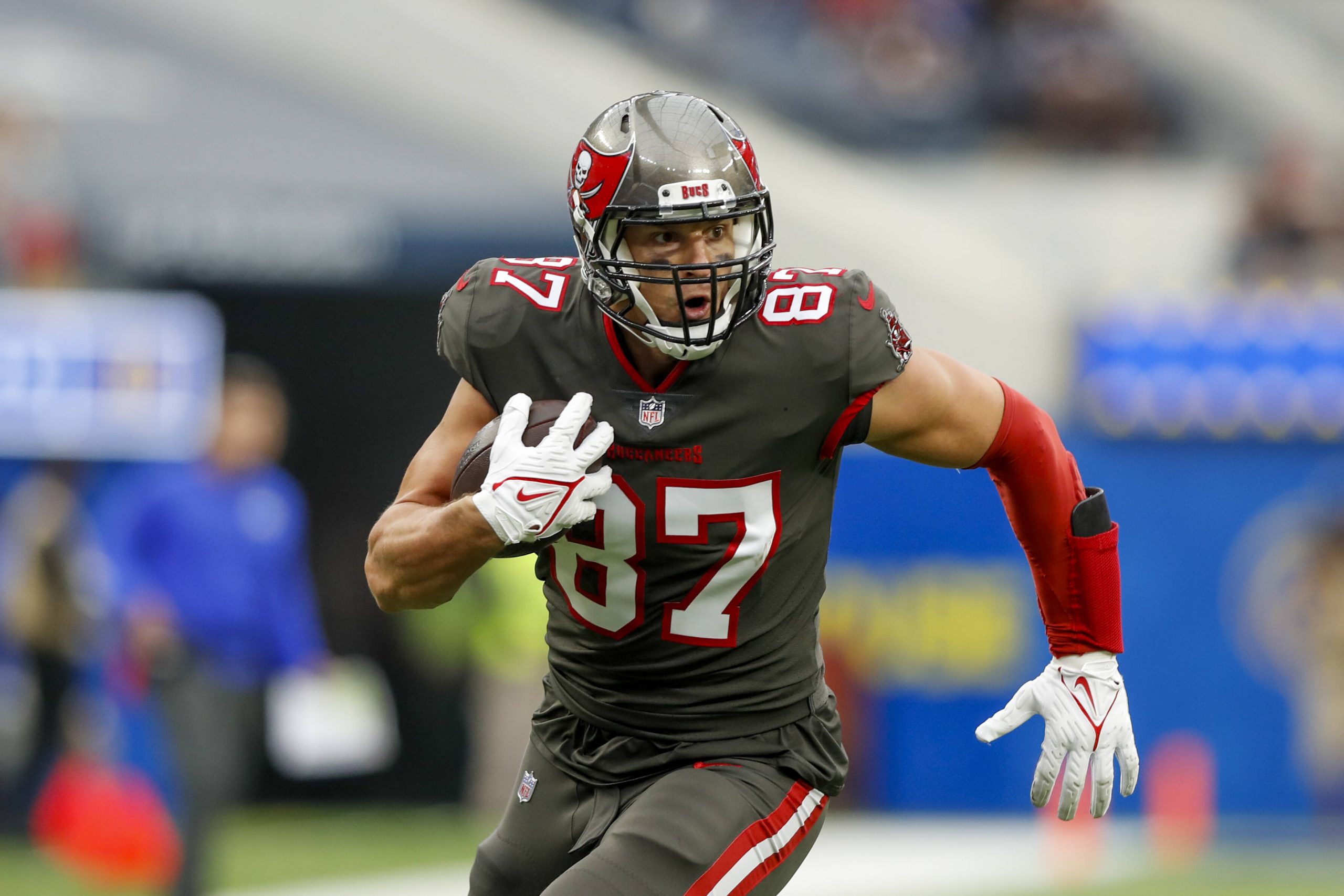 INGLEWOOD, CA - SEPTEMBER 26: Tampa Bay Buccaneers tight end Rob Gronkowski (87) catches the ball for a gain during a ga