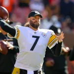 CLEVELAND, OH - OCTOBER 31: Pittsburgh Steelers quarterback Ben Roethlisberger (7) warms up prior to the National Footba