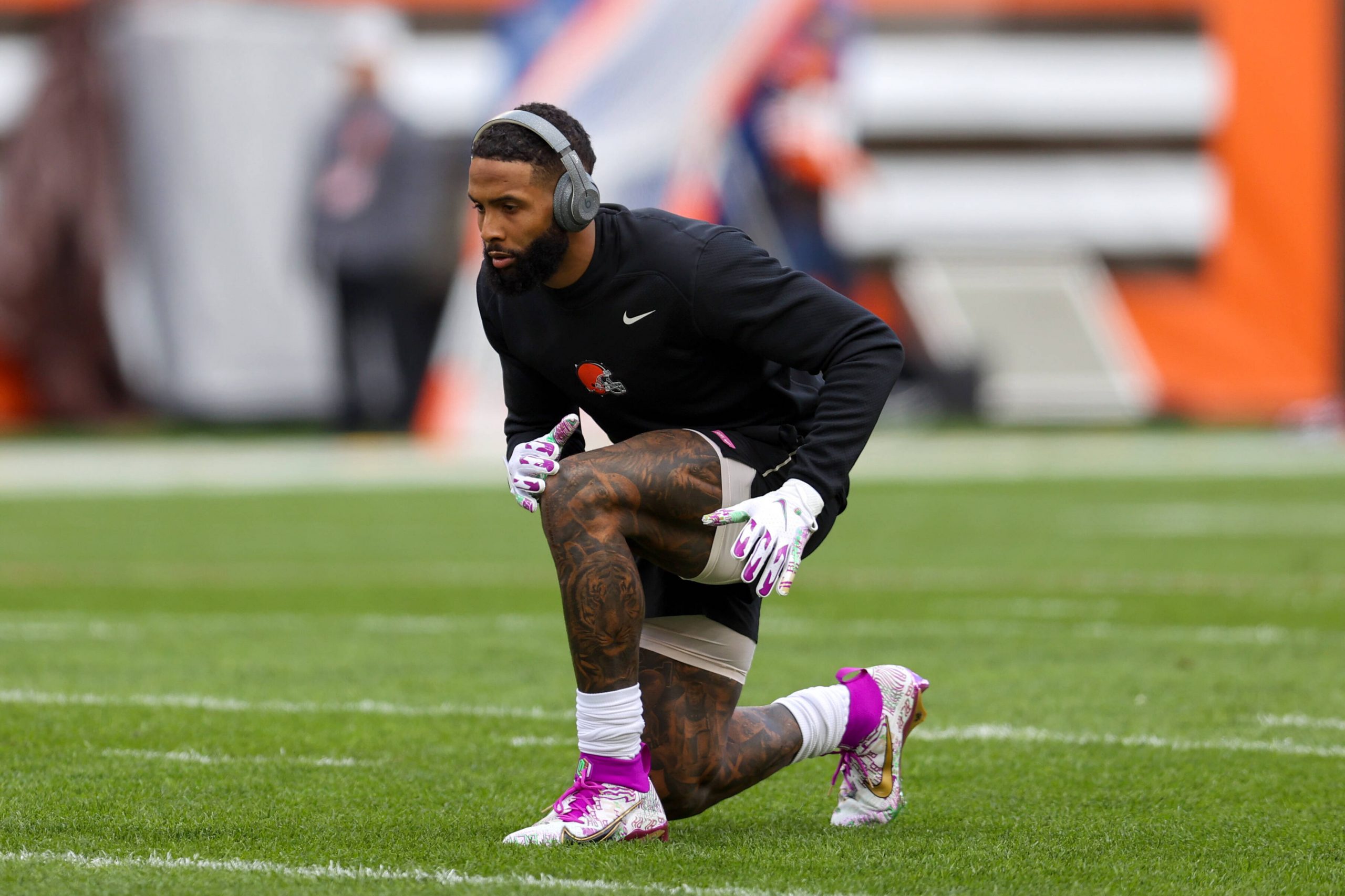 CLEVELAND, OH - OCTOBER 31: Cleveland Browns wide receiver Odell Beckham (13) warms up prior to the National Football L