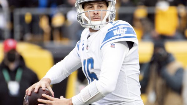 Detroit Lions quarterback Jared Goff (16) steps back to pass in the first quarter against the Pittsburgh Steelers at He