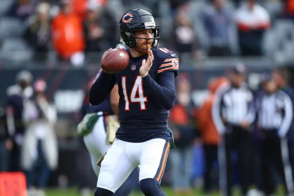 CHICAGO, IL - NOVEMBER 21: Chicago Bears quarterback Andy Dalton (14) in action before a NFL, American Football Herren,