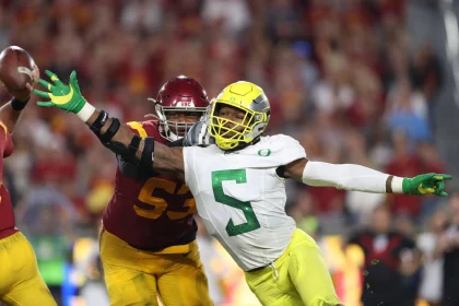 November 2, 2019: Oregon Ducks defensive end Kayvon Thibodeaux (5) tries to knock the ball away from