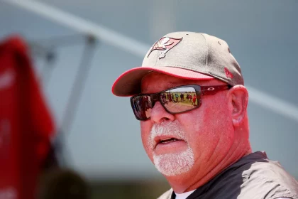 May 25, 2021, TAMPA, Florida, USA: Tampa Bay Buccaneers head coach Bruce Arians attends a team practice on Tuesday, May