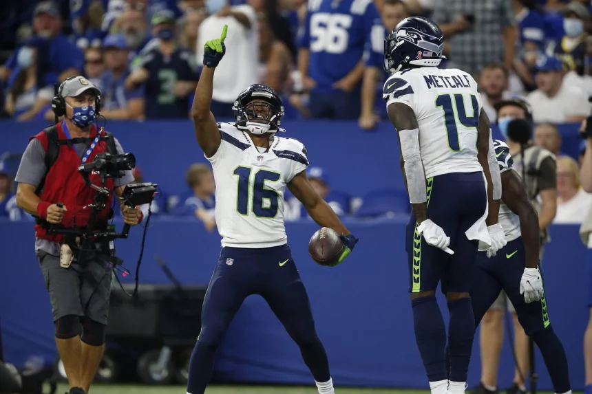 INDIANAPOLIS, IN - SEPTEMBER 12: Seattle Seahawks Wide Receiver Tyler Lockett (16) celebrates his touchdown during an NF