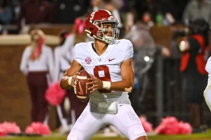 October 16, 2021: Alabama Crimson Tide quarterback Bryce Young (9) looks for a receiver during the NCAA, College League,