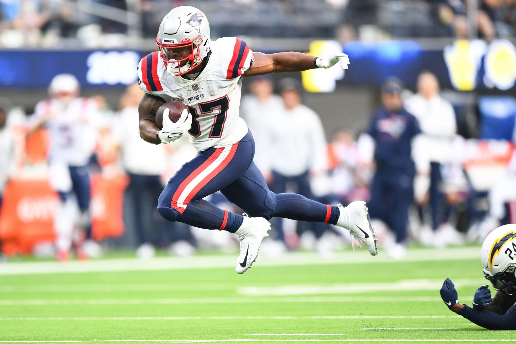 INGLEWOOD, CA - OCTOBER 31: New England Patriots Running Back Damien Harris (37) breaks free from a tackle during the NF