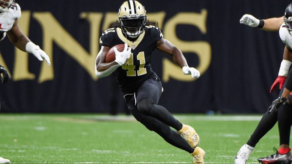 NEW ORLEANS, LA - NOVEMBER 07: New Orleans Saints running back Alvin Kamara (41) cuts back to the middle during first h