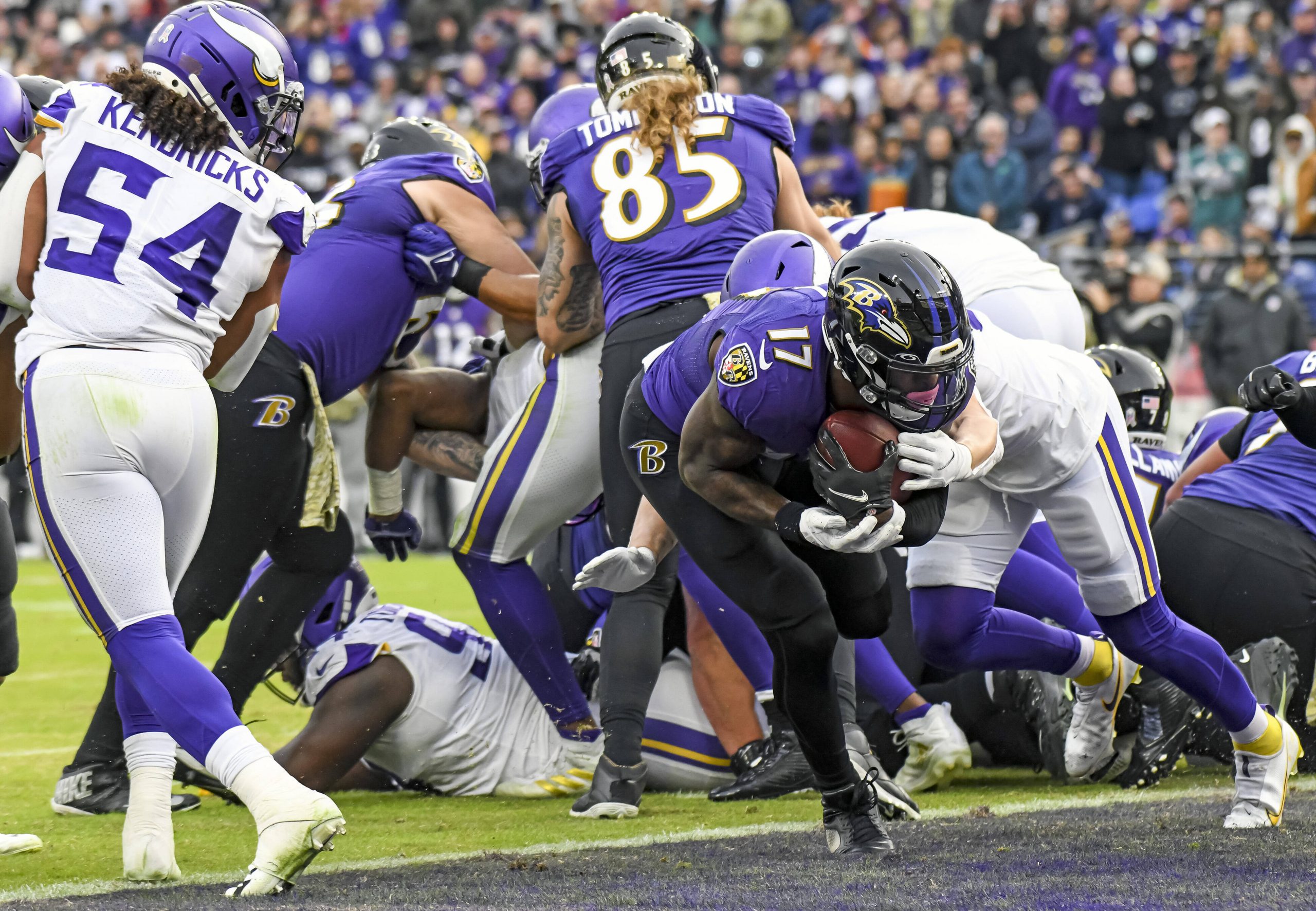 BALTIMORE, MD - NOVEMBER 07: Baltimore Ravens running back Le Veon Bell (17) scores on a rushing touchdown in the fourth