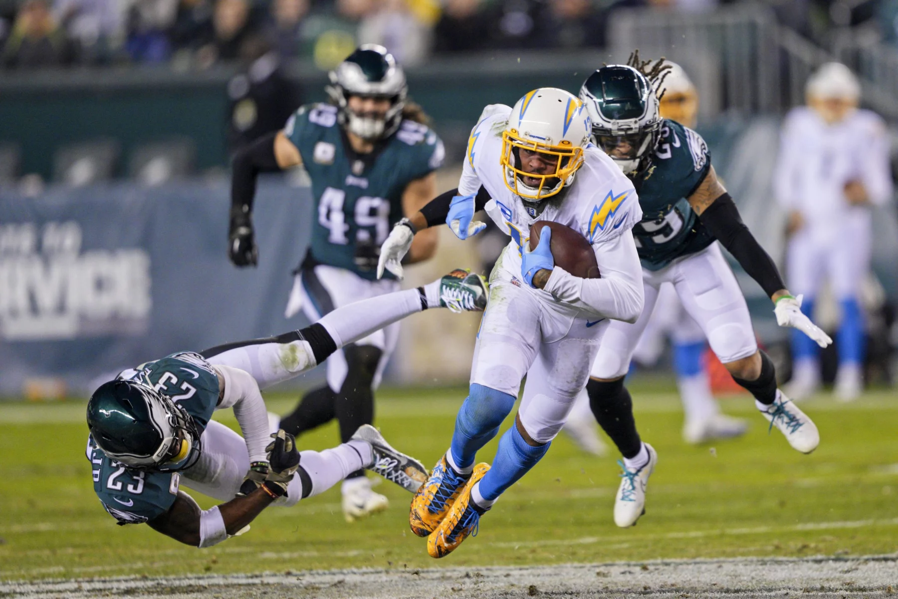PHILADELPHIA, PA - NOVEMBER 07: Los Angeles Chargers wide receiver Keenan Allen (13) breaks a Philadelphia Eagles Safety