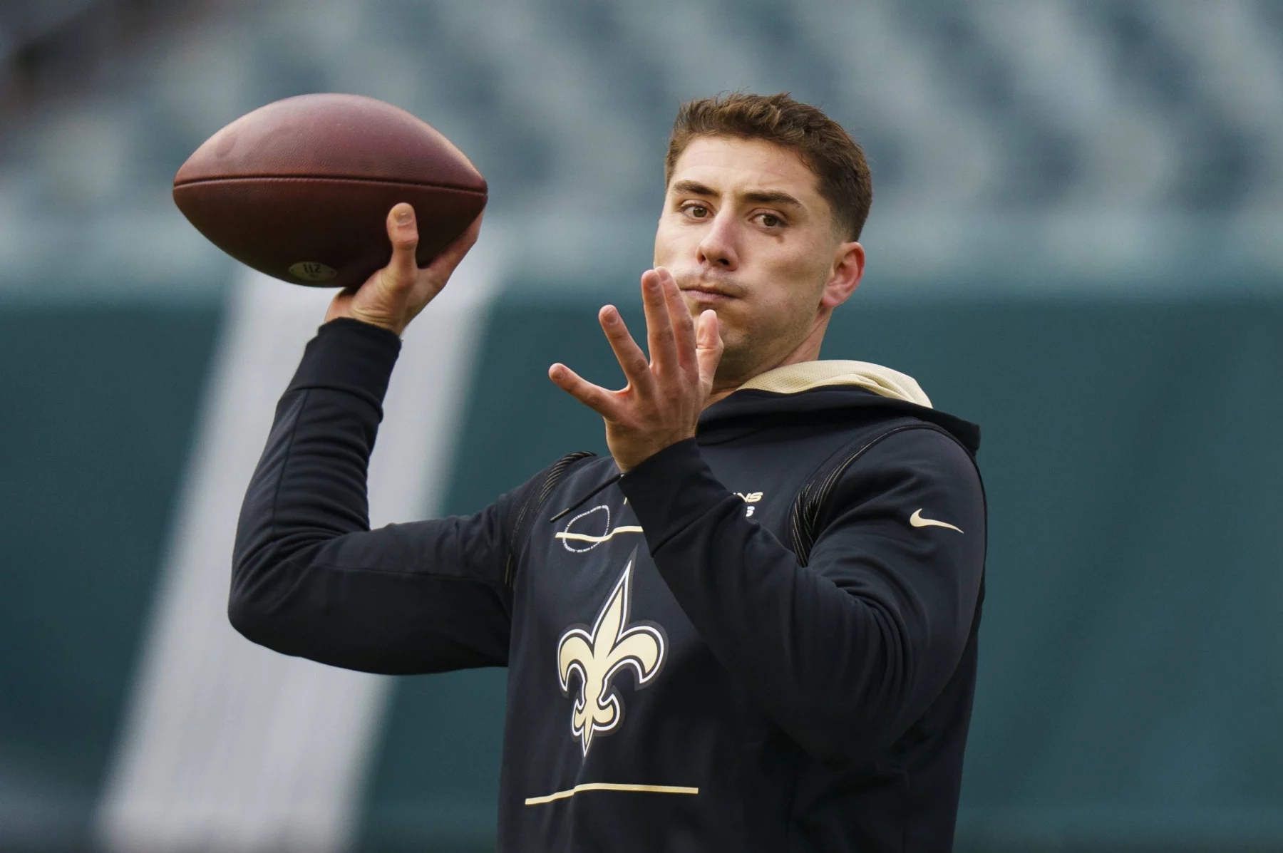 November 21, 2021: New Orleans Saints quarterback Ian Book (16) throws the ball prior to the NFL, American Football Herr