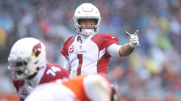 CHICAGO, IL - DECEMBER 05:Arizona Cardinals Quarterback Kyler Murray (1) points to the side during a NFL, American Footb