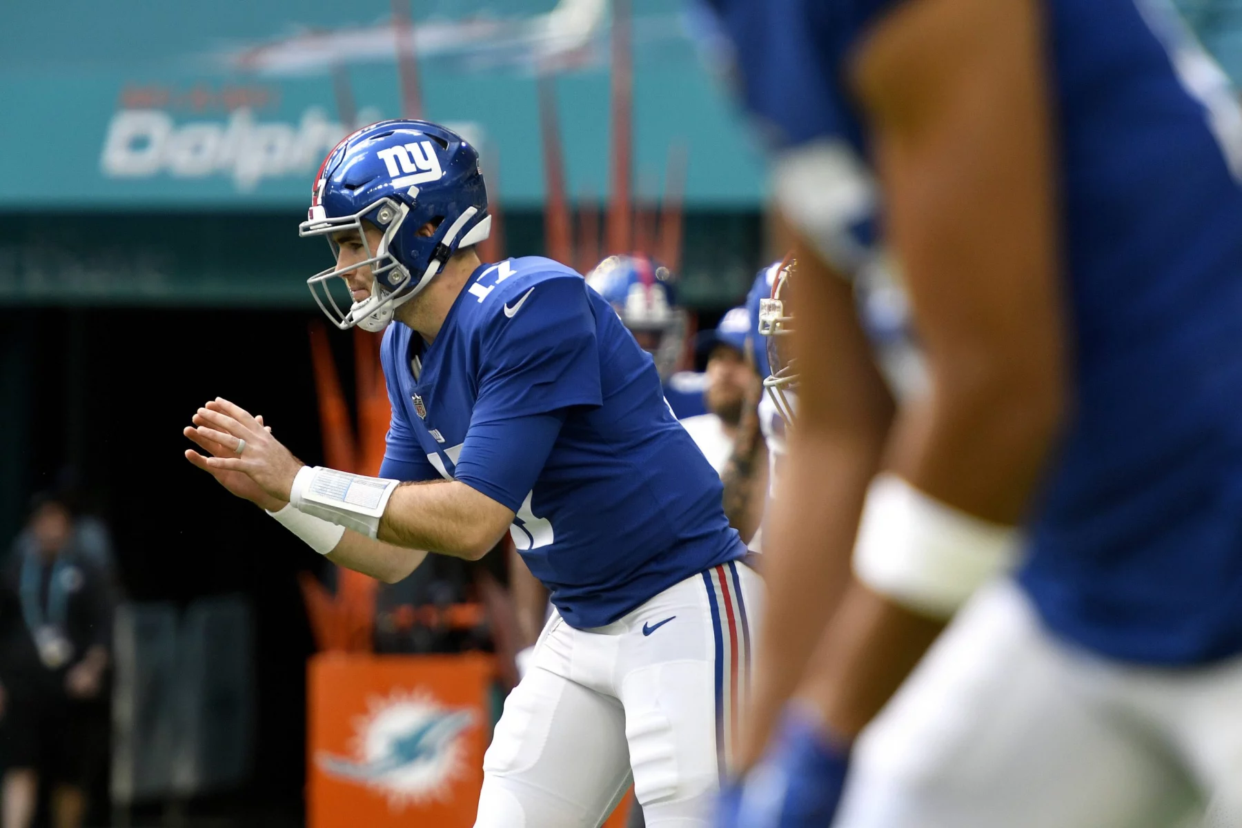 MIAMI GARDENS, FL - DECEMBER 05: New York Giants Quarterback Jake Fromm (17) warms up before the NFL, American Football