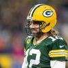 December 12, 2021: Green Bay Packers quarterback Aaron Rodgers 12 warms up before NFL, American Football Herren, USA foo