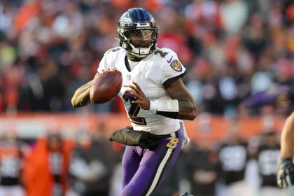 CLEVELAND, OH - DECEMBER 12: Baltimore Ravens quarterback Tyler Huntley (2) looks to pass during the fourth quarter of t