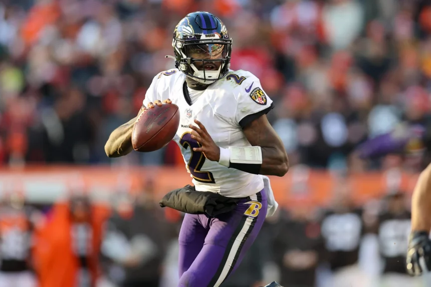 CLEVELAND, OH - DECEMBER 12: Baltimore Ravens quarterback Tyler Huntley (2) looks to pass during the fourth quarter of t