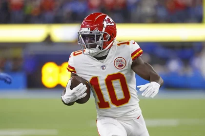 December 16, 2021 Kansas City Chiefs wide receiver Tyreek Hill (10) carries the ball after making a catch during the NFL