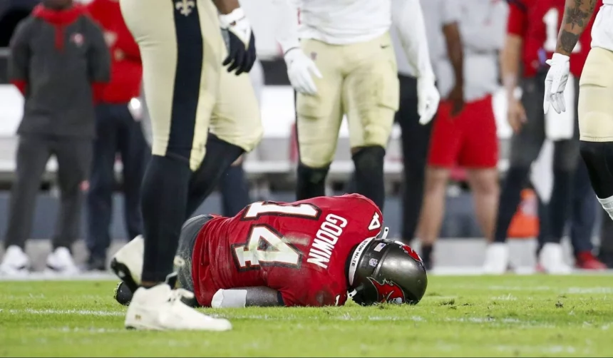 December 19, 2021, Tampa, Florida, USA: Tampa Bay Buccaneers wide receiver Chris Godwin (14) is seen on the ground after