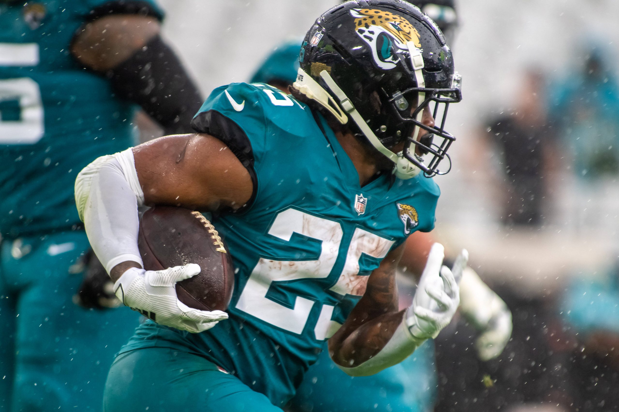 December 19, 2021, Jacksonville, Florida, USA: Jacksonville Jaguars running back JAMES ROBINSON (25) races upfield in th