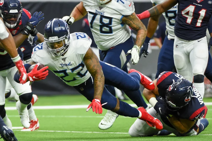 HOUSTON, TX - DECEMBER 29: Tennessee Titans running back Derrick Henry (22) dives for additional yardage as Houston Texa