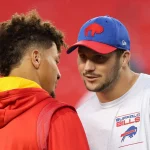 Quarterback Verträge im Fokus. Buffalo Bills quarterback Josh Allen (17) and Kansas City Chiefs quarterback Patrick Mahomes