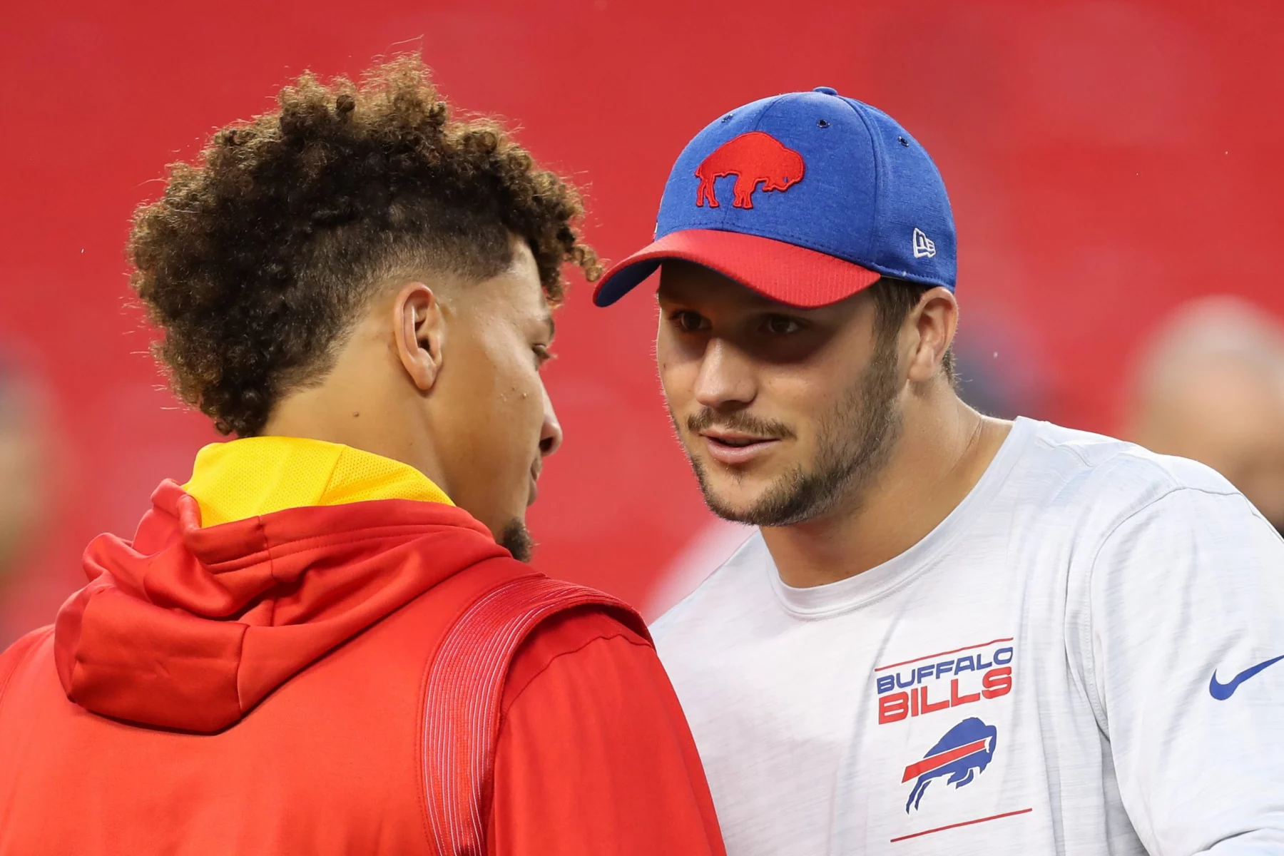 Quarterback Verträge im Fokus. Buffalo Bills quarterback Josh Allen (17) and Kansas City Chiefs quarterback Patrick Mahomes