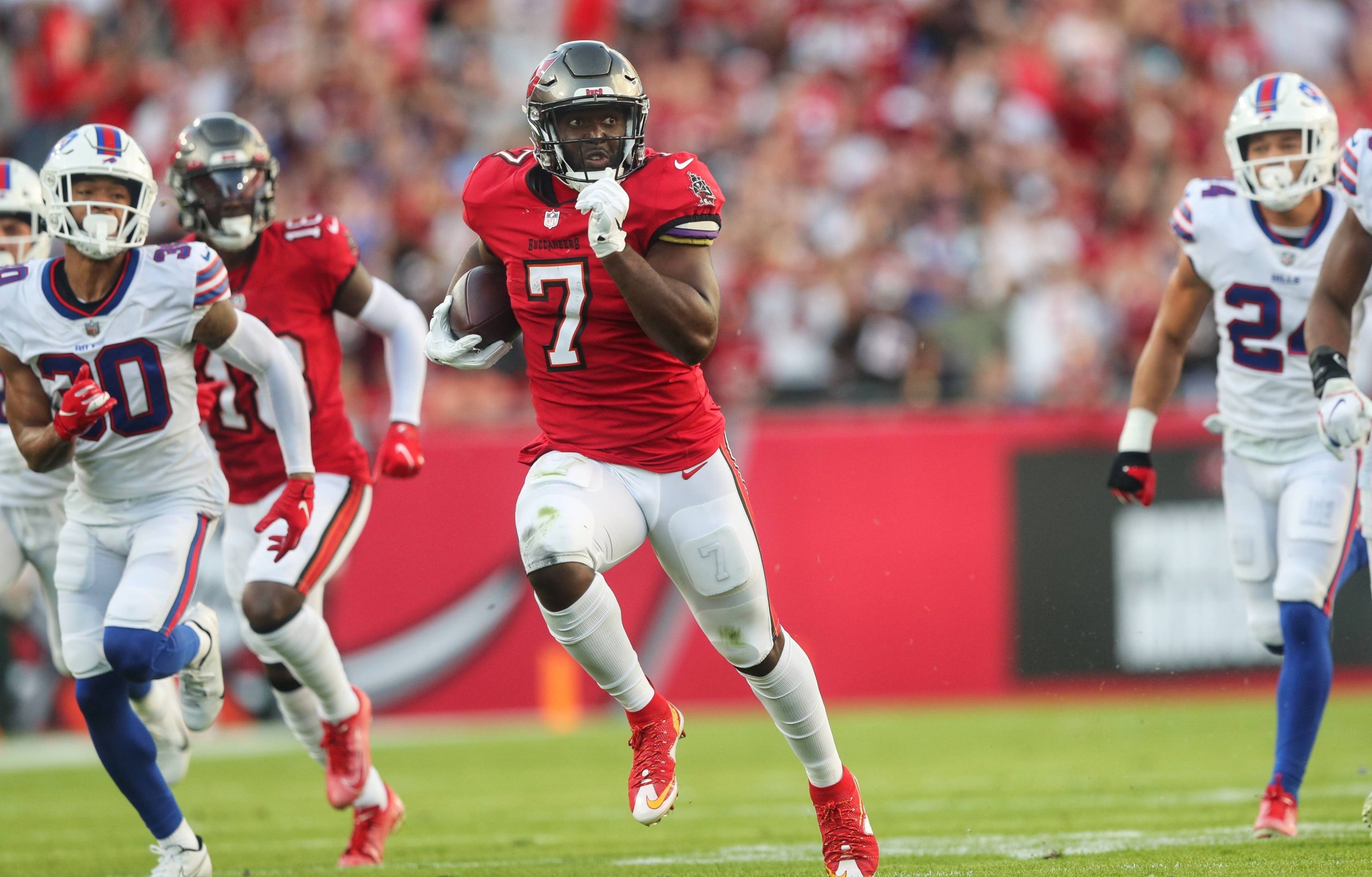 TAMPA, FL - DECEMBER 12: Tampa Bay Buccaneers Running Back Leonard Fournette (7) carries the ball for a touchdown during