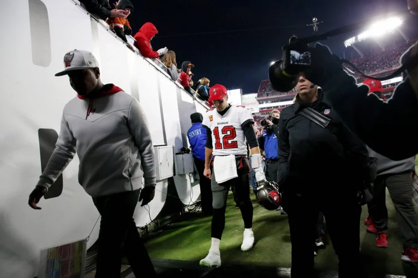 January 23, 2022, TAMPA, Florida, USA: Tampa Bay Buccaneers offensive coordinator Byron Leftwich, left, and quarterback