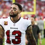 FootballR - NFL - Ein Spieler der Tampa Bay Buccaneers, Mike Evans, mit Tätowierungen.