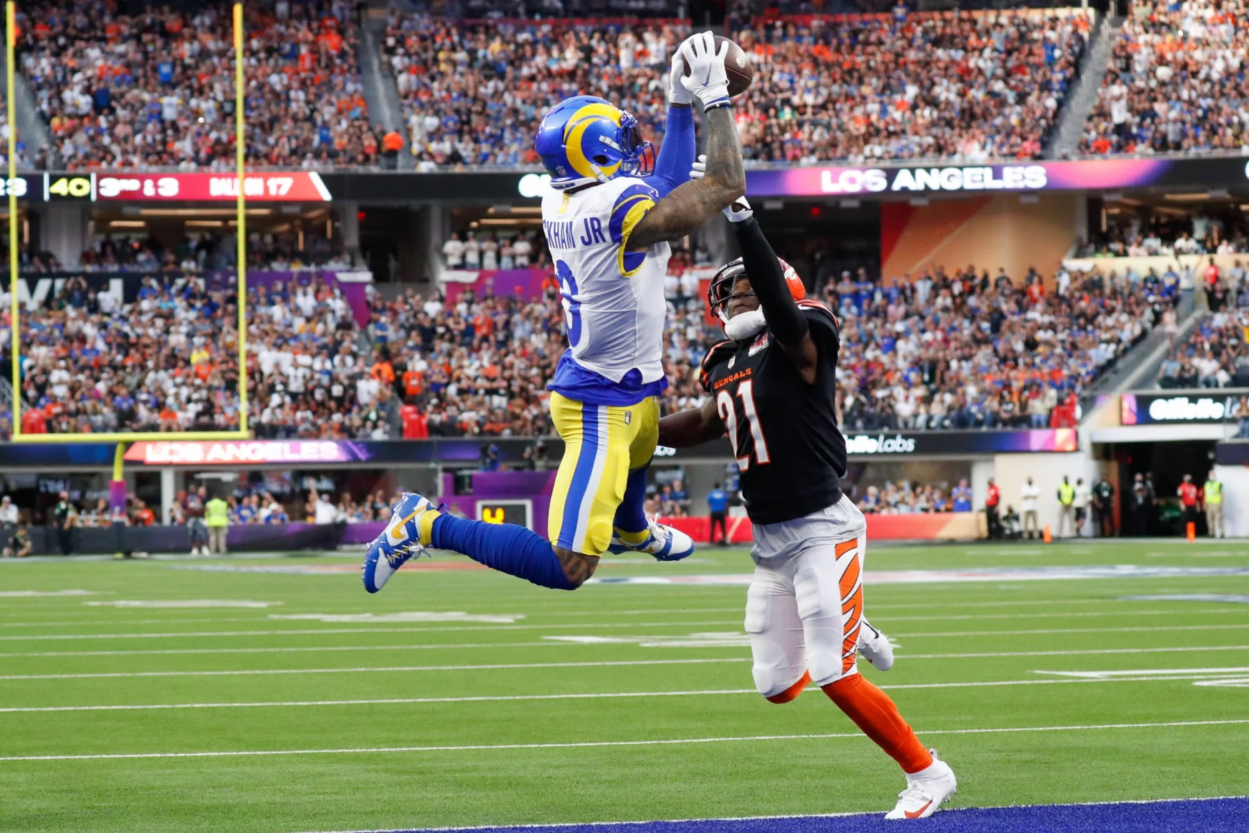 Los Angeles Rams wide receiver Odell Beckham Jr. (3) pulls in a 17-yard touchdown reception while covered by Cincinnati