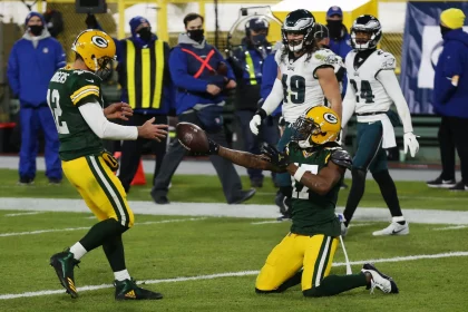 Aaron Rodgers KW49 GREEN BAY, WI - DECEMBER 06: Green Bay Packers wide receiver Davante Adams (17) hands the