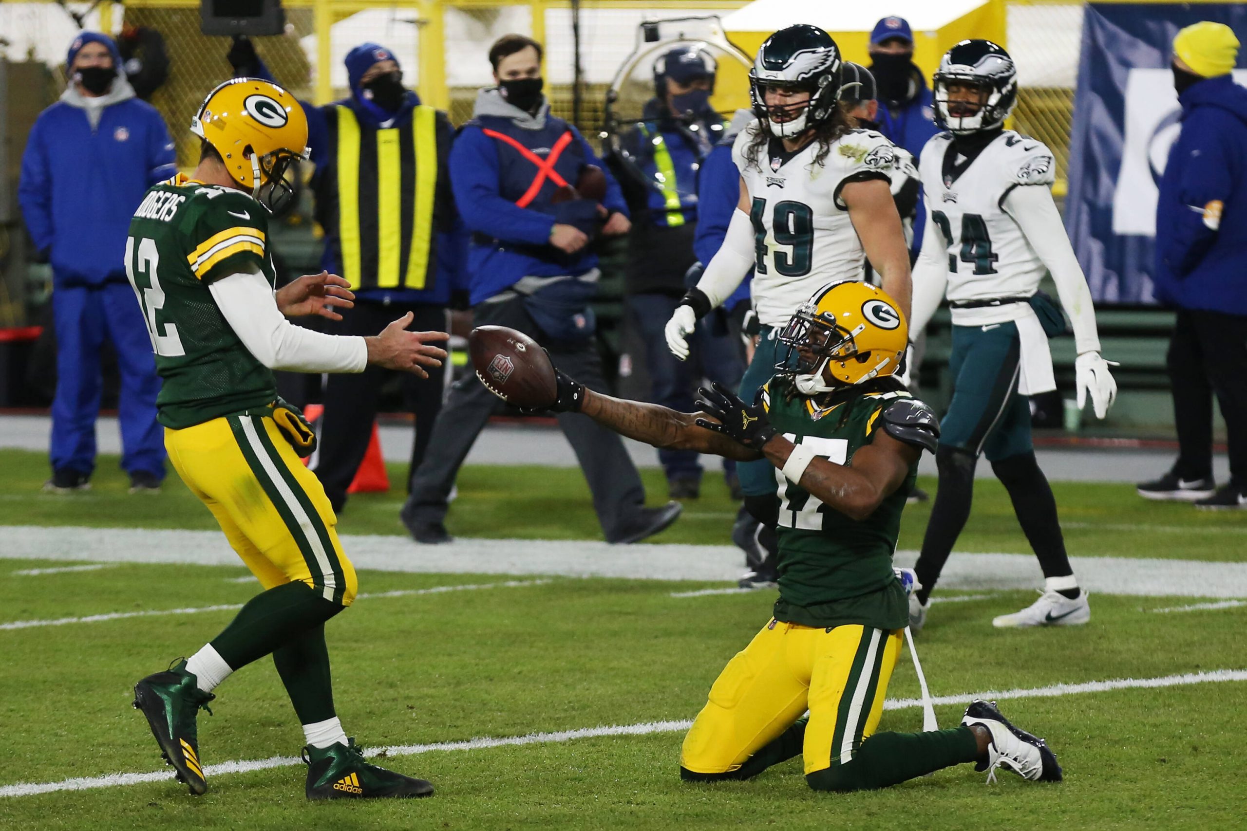 Aaron Rodgers KW49 GREEN BAY, WI - DECEMBER 06: Green Bay Packers wide receiver Davante Adams (17) hands the
