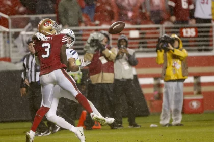SANTA CLARA, CA - OCTOBER 24: Indianapolis Colts Wide Receiver Michael Pittman 11 draws the pass interference call on San Francisco 49ers Safety Jaquiski Tartt 3 during an NFL, American Football Herren, USA game between the Indianapolis Colts and the San Francisco 49ers on October 24, 2021, at Levi s Stadium in Santa Clara, CA. Photo by Jeffrey Brown/Icon Sportswire NFL: OCT 24 Colts at 49ers Icon10242021089