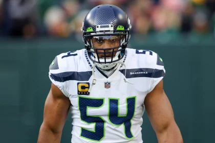 November 14, 2021: Seattle Seahawks middle linebacker Bobby Wagner 54 focusing in during the NFL, American Football Herren, USA football game between the Seattle Seahawks and the Green Bay Packers at Lambeau Field in Green Bay, Wisconsin. /CSM Green Bay United States of America - ZUMAc04_ 20211114_zaf_c04_194 Copyright: xDarrenxLeex