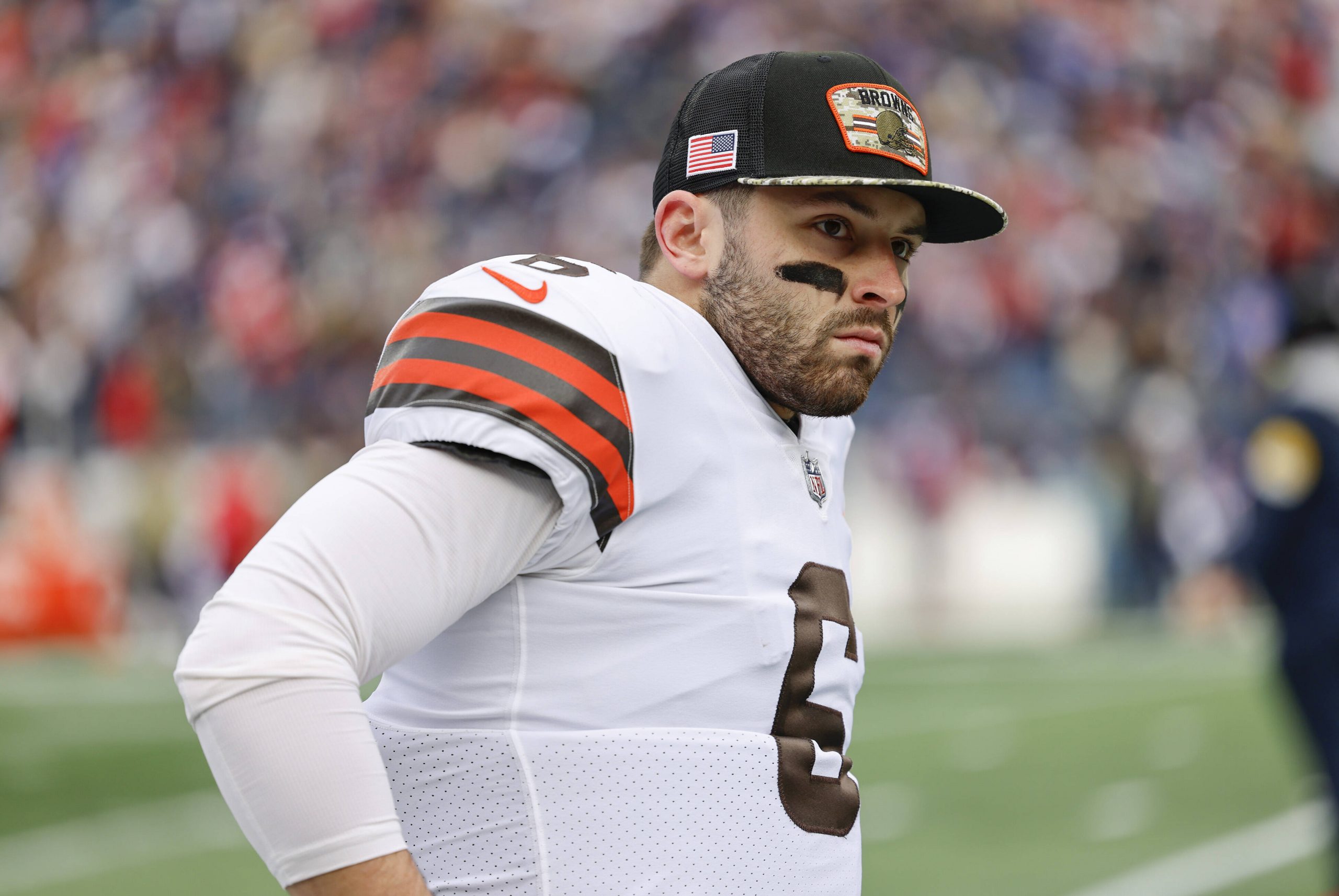 FOXBOROUGH, MA - NOVEMBER 14: Cleveland Browns quarterback Baker Mayfield 6 before a game between the New England Patriots and the Cleveland Browns on November 14, 2021, at Gillette Stadium in Foxborough, Massachusetts. Photo by Fred Kfoury III/Icon Sportswire NFL, American Football Herren, USA NOV 14 Browns at Patriots Icon482211114189