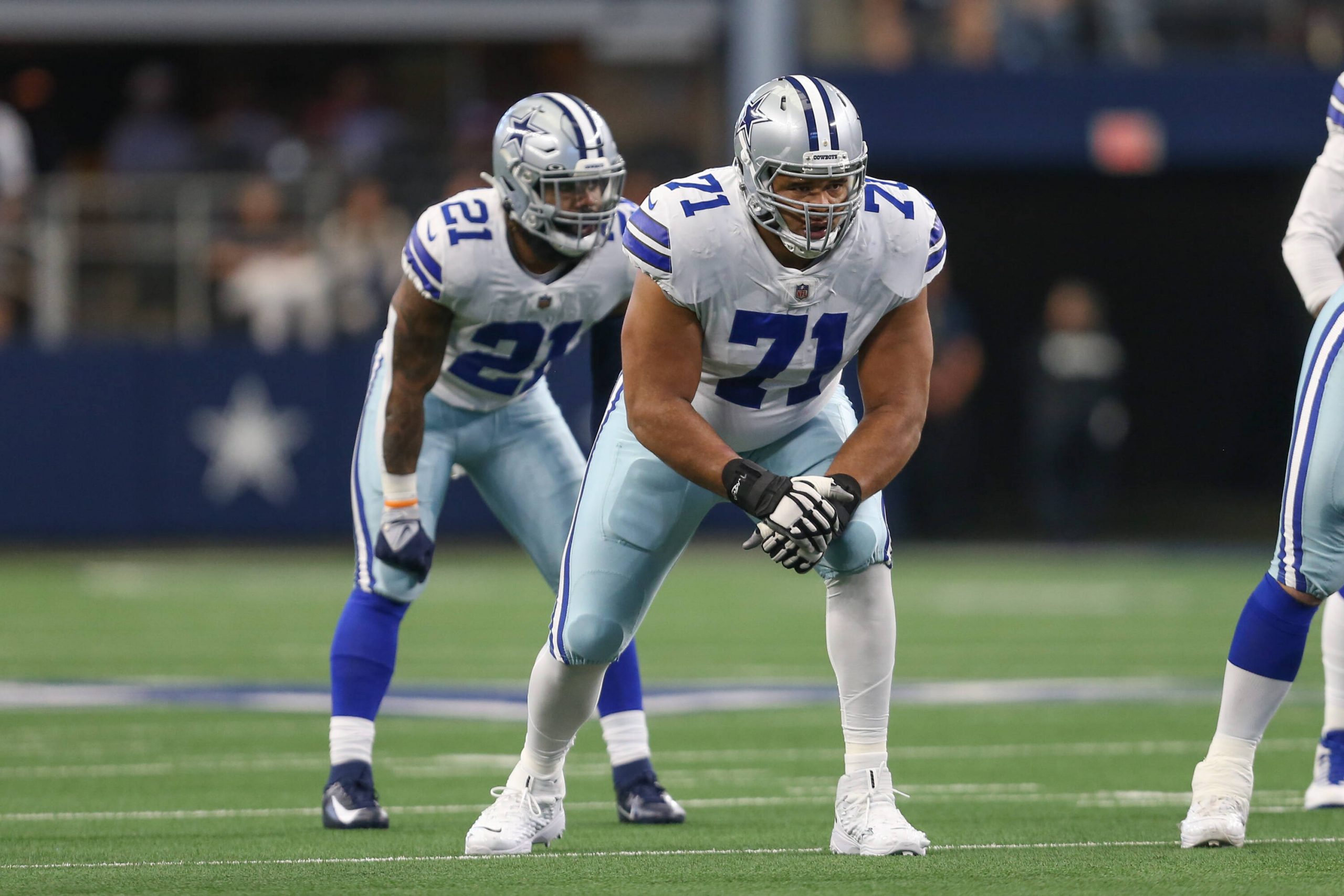 ARLINGTON, TX - NOVEMBER 14: Dallas Cowboys Offensive Tackle La el Collins 71 lines up during the game between the Dallas Cowboys and Atlanta Falcons on November 14, 2021 at AT&T Stadium in Arlington, TX. Photo by George Walker/Icon Sportswire NFL, American Football Herren, USA NOV 14 Falcons at Cowboys Icon211114061